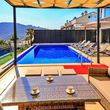 Villa 4 Bedroom *