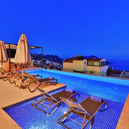4 Bedroom - 6340 Villa