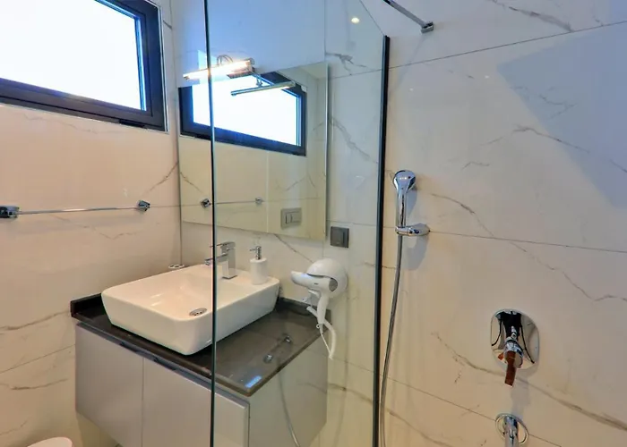 Villa 4 Bedroom - 6340 *