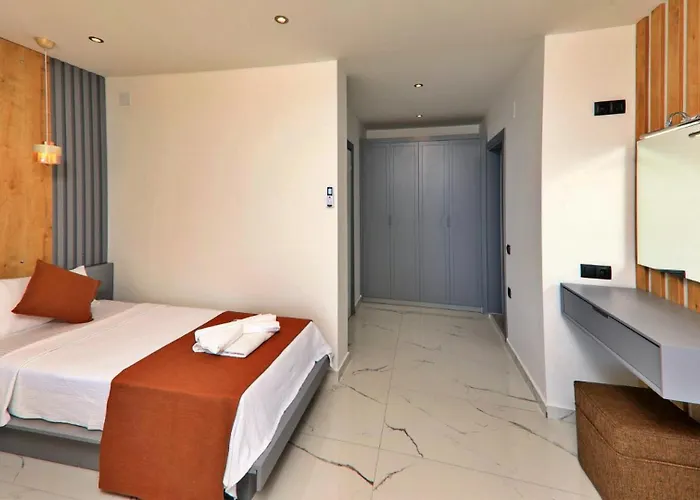 4 Bedroom - 6340 Villa