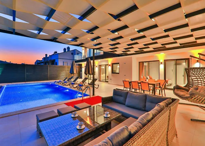 4 Bedroom - 6340 Villa