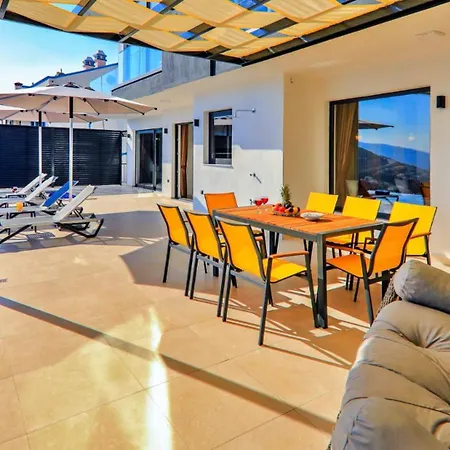 4 Bedroom *